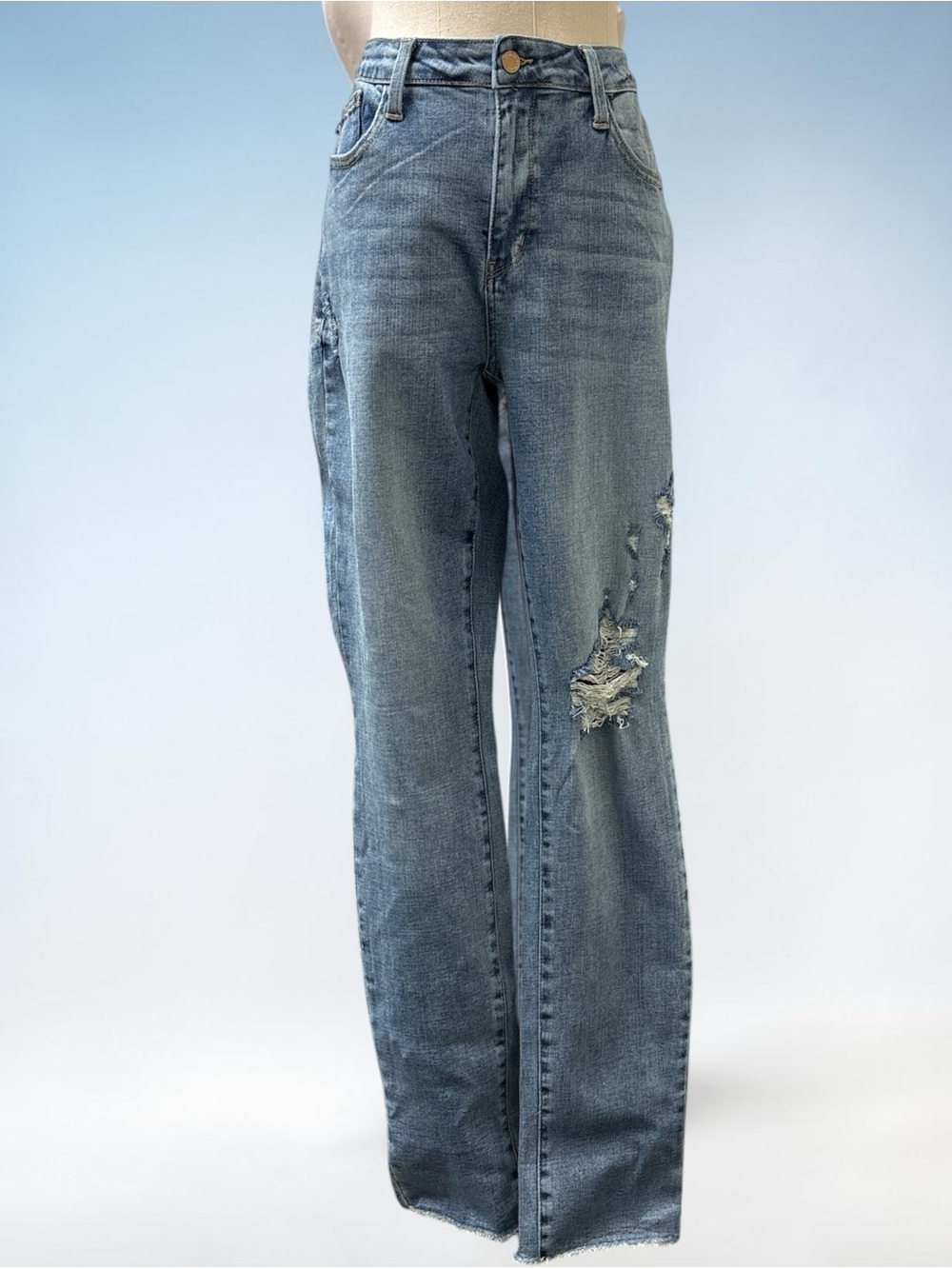 *LIKE NEW* Judy Blue Light Wash Boyfriend Jeans with Distressed Knees